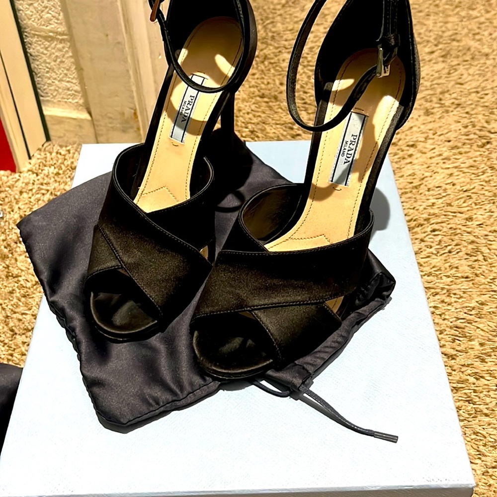 Black satin Prada heels In very good condition used two times